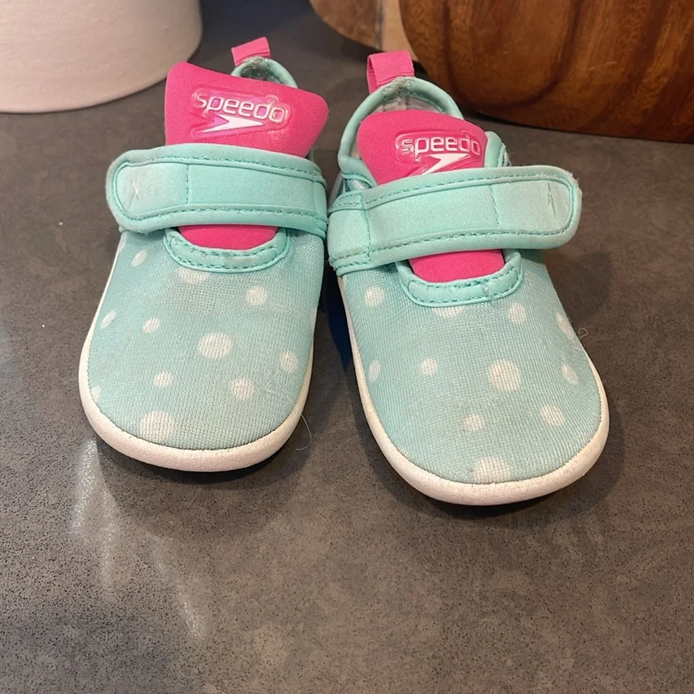 Speedo Girls Water shoes size 5c